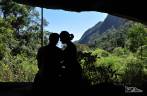 Momento de descanso e reflexão na Gruta do Presidente, início da trilha que atravessa o Parque Nacional da Serra dos Órgãos, no Rio de Janeiro